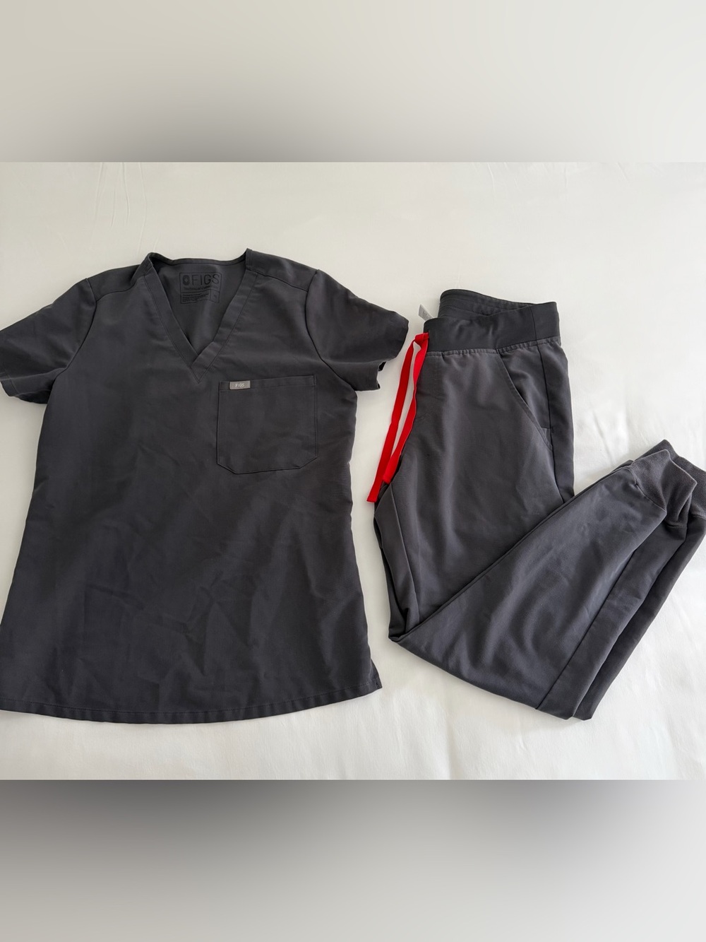 FIGS Women’s Charcoal Scrub Set—XS Rafaela Top/ S Zamora Jogger Pants